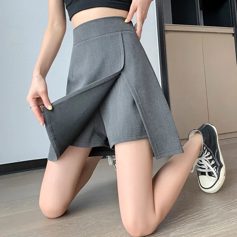 Ananya | Jupe Mini Portefeuille Asymétrique Moderne pour Femme