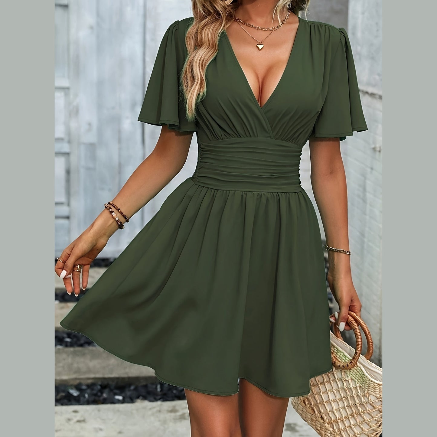 Maelle | Robe à taille froncée et décolleté en V