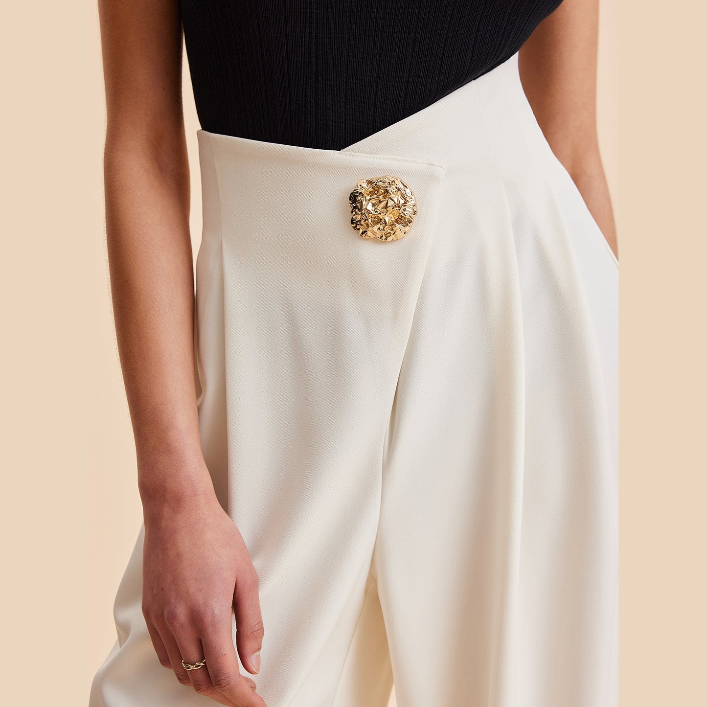 Haniya | Pantalon Femme Taille Haute à Jambes Larges avec Boutons Dorés