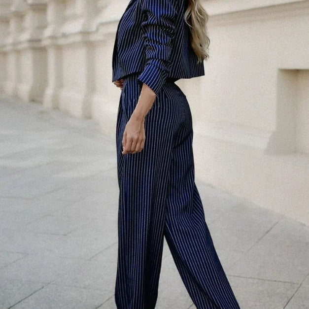 Coraline | Ensemble Deux Pièces avec Blazer Court Rayé et Pantalon pour Femme