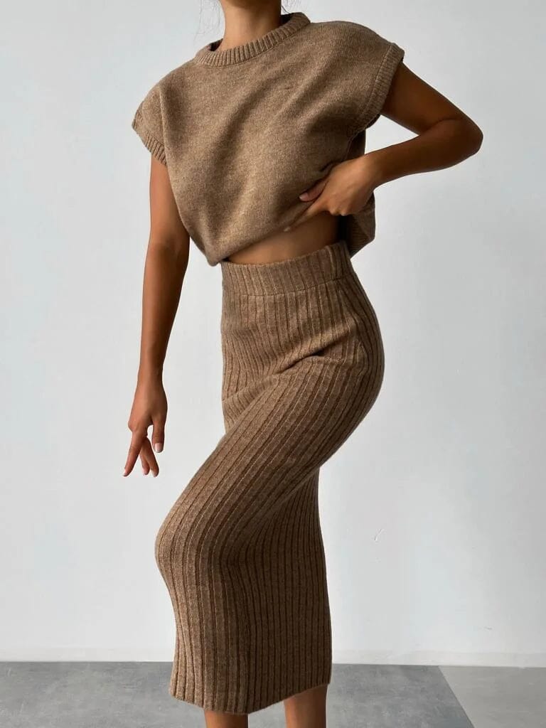 CARDIGAN SANS MANCHES ET JUPE EN MAILLE FEMININO Essentielle