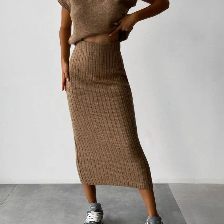 CARDIGAN SANS MANCHES ET JUPE EN MAILLE FEMININO Essentielle