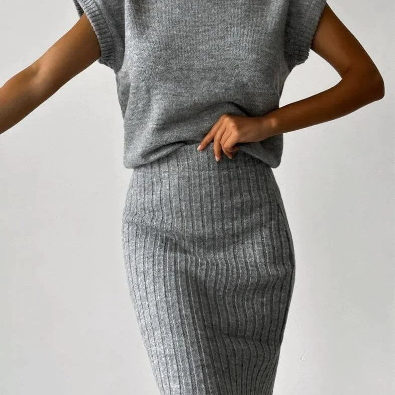 CARDIGAN SANS MANCHES ET JUPE EN MAILLE FEMININO Essentielle