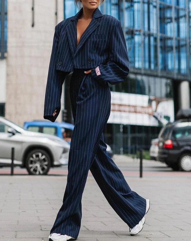 Coraline | Ensemble Deux Pièces avec Blazer Court Rayé et Pantalon pour Femme