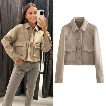 THE KONF™ | Manteau court en laine avec boutons FEMININO Essentielle 