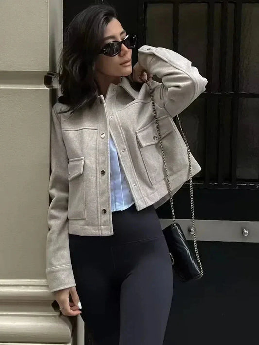 THE KONF™ | Manteau court en laine avec boutons FEMININO Essentielle 